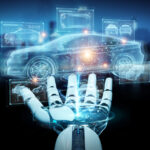 Auto s bezpečnostným systémom detekcie chodcov a automatického brzdenia v mestskom prostredí.